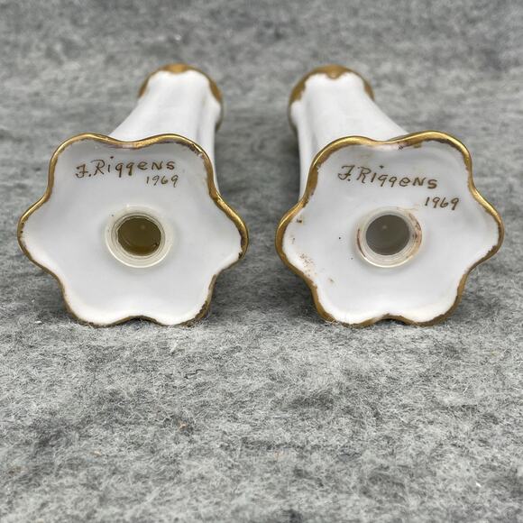 Vintage F. Riggens Porcelain Salt & Pepper Shakers 1969 Hand Painted Gold Gild - Picture 6 of 6